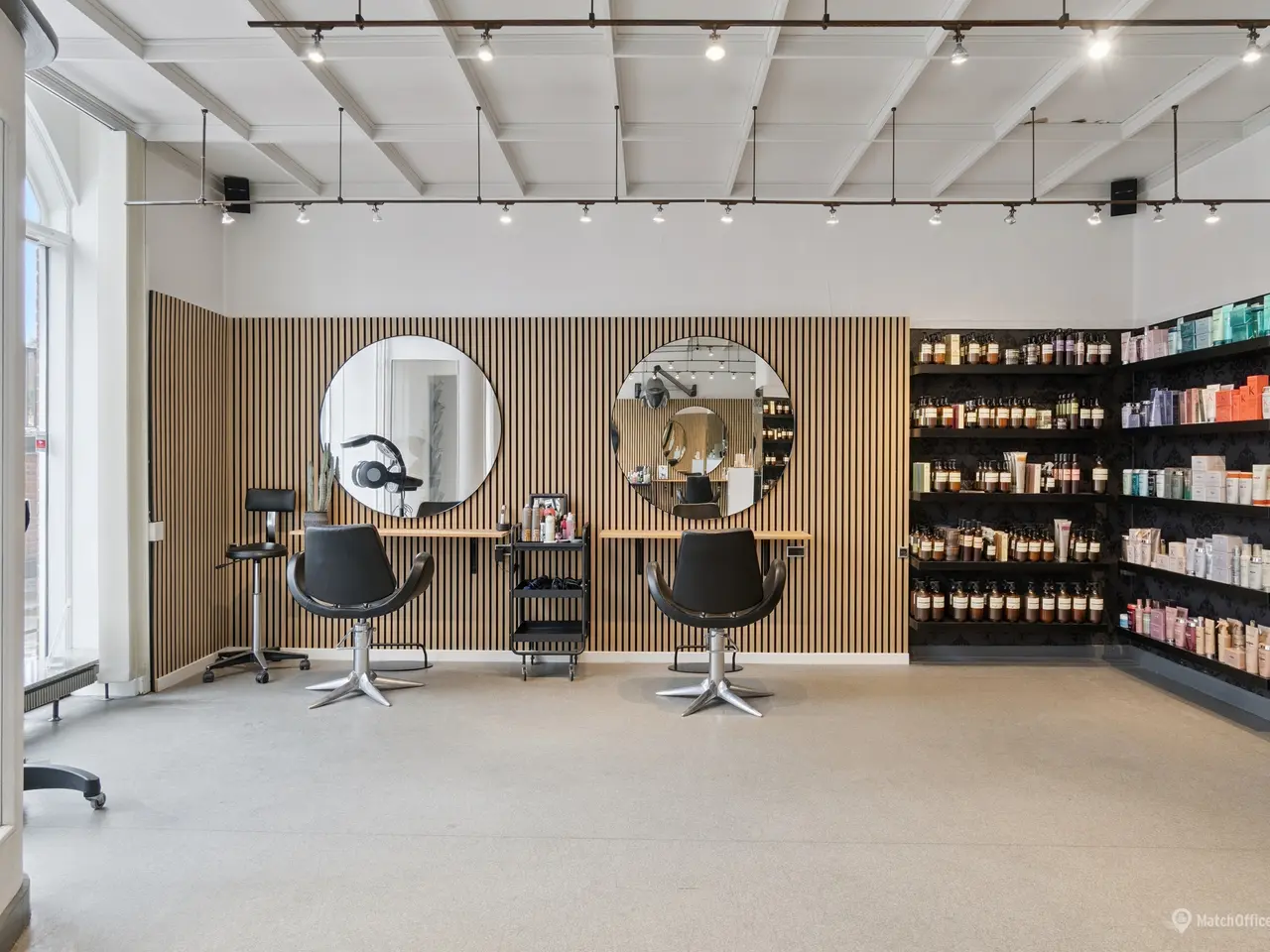 Billede 4 - Velbeliggende frisørsalon til afståelse