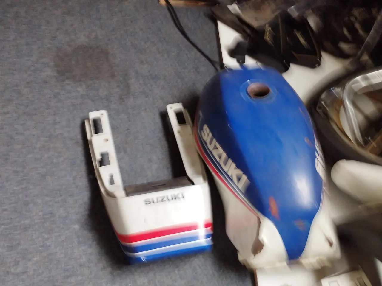 Billede 3 - Reservedele til Suzuki GSX 250, (se %) 2