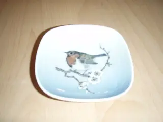 Askebæger med fugl.