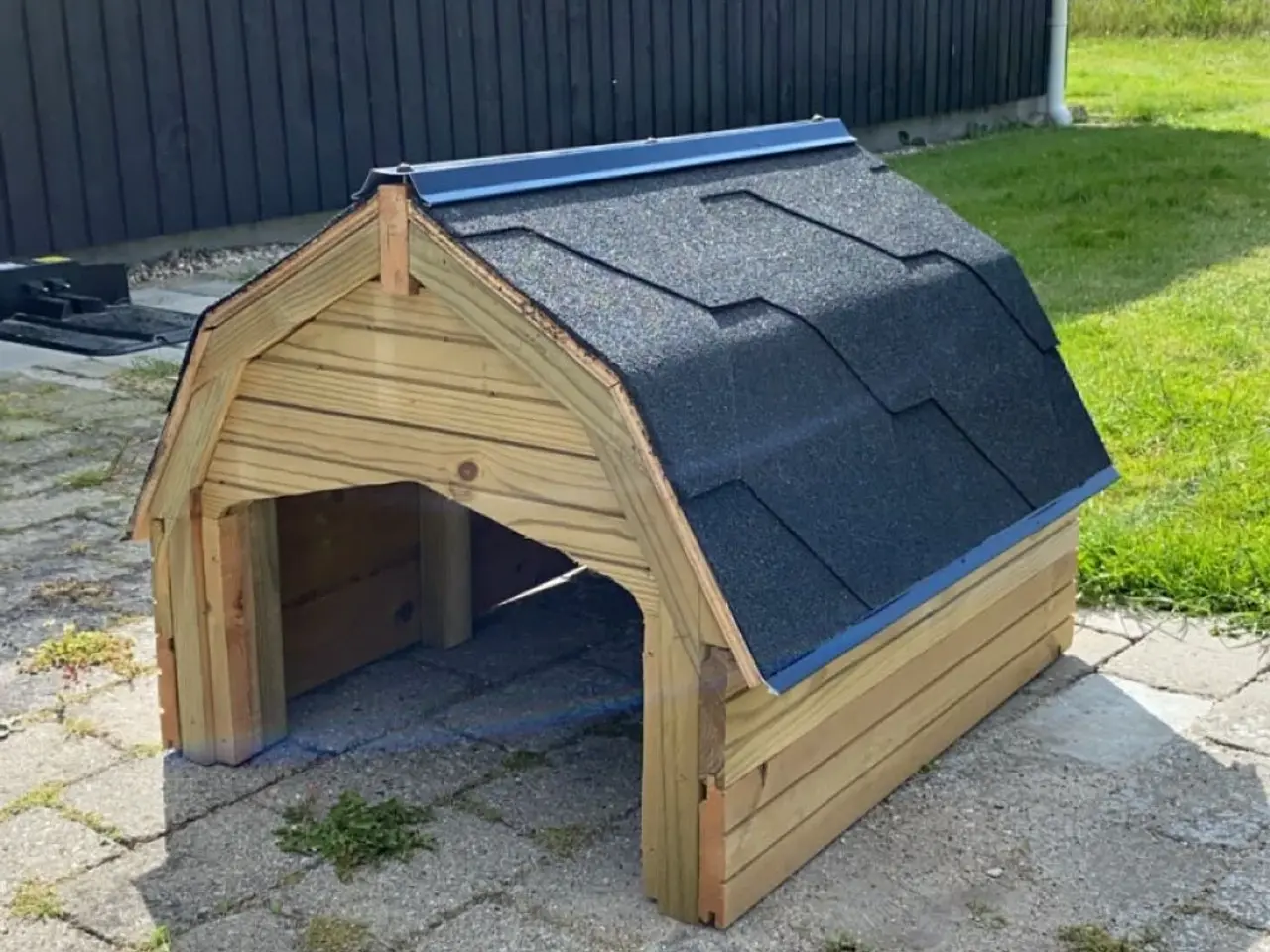 Billede 1 - Robotplæneklipper hus