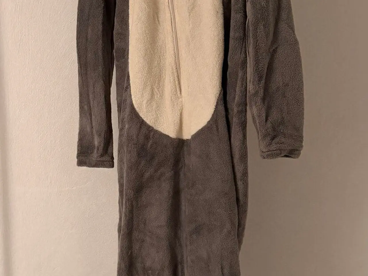 Billede 1 - H&M vaskebjørn-heldragt str. 134/140 (8–10 år)