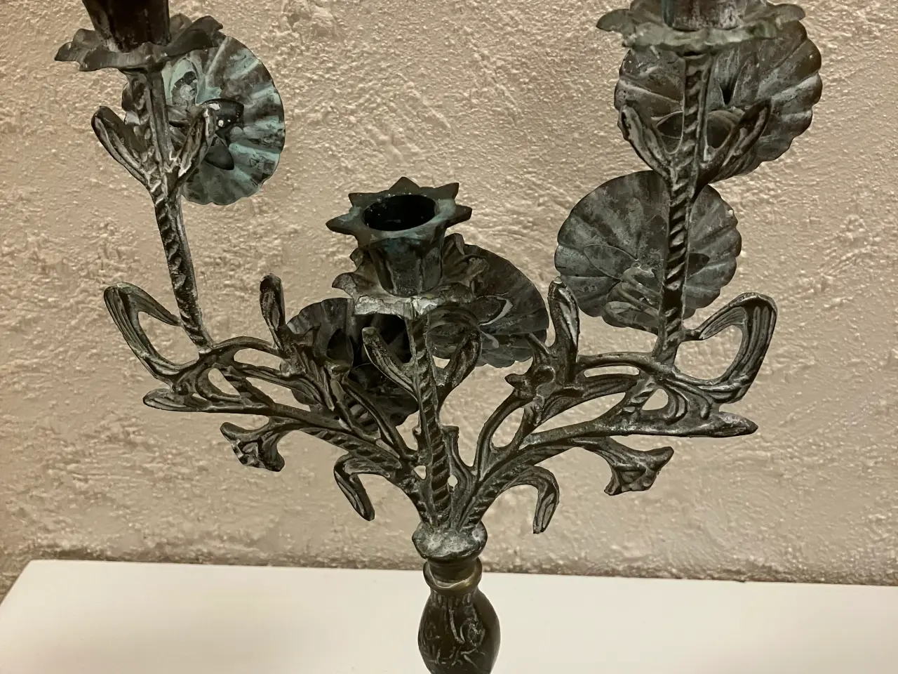 Billede 2 - fransk lysestage med patina
