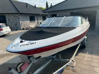 Motorbåd Bayliner V6 205Hk 