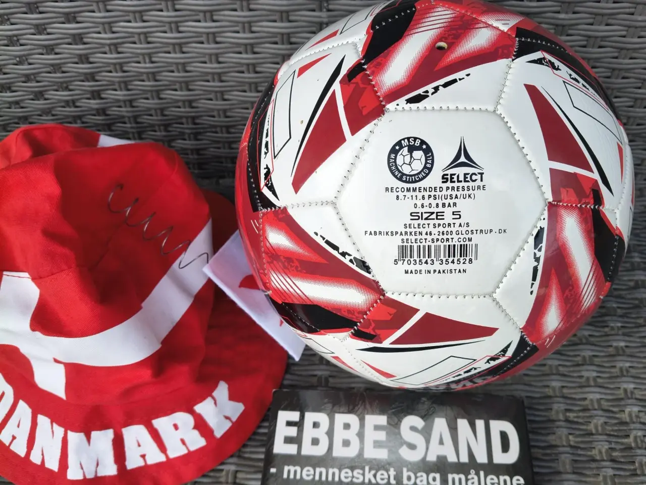 Billede 2 - NY DANMARK BØLLEHAT, DBU SELECT BOLD, OG EBBE SAND