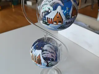 Tjekkisk mundpustet glas julestage med glas fod.
