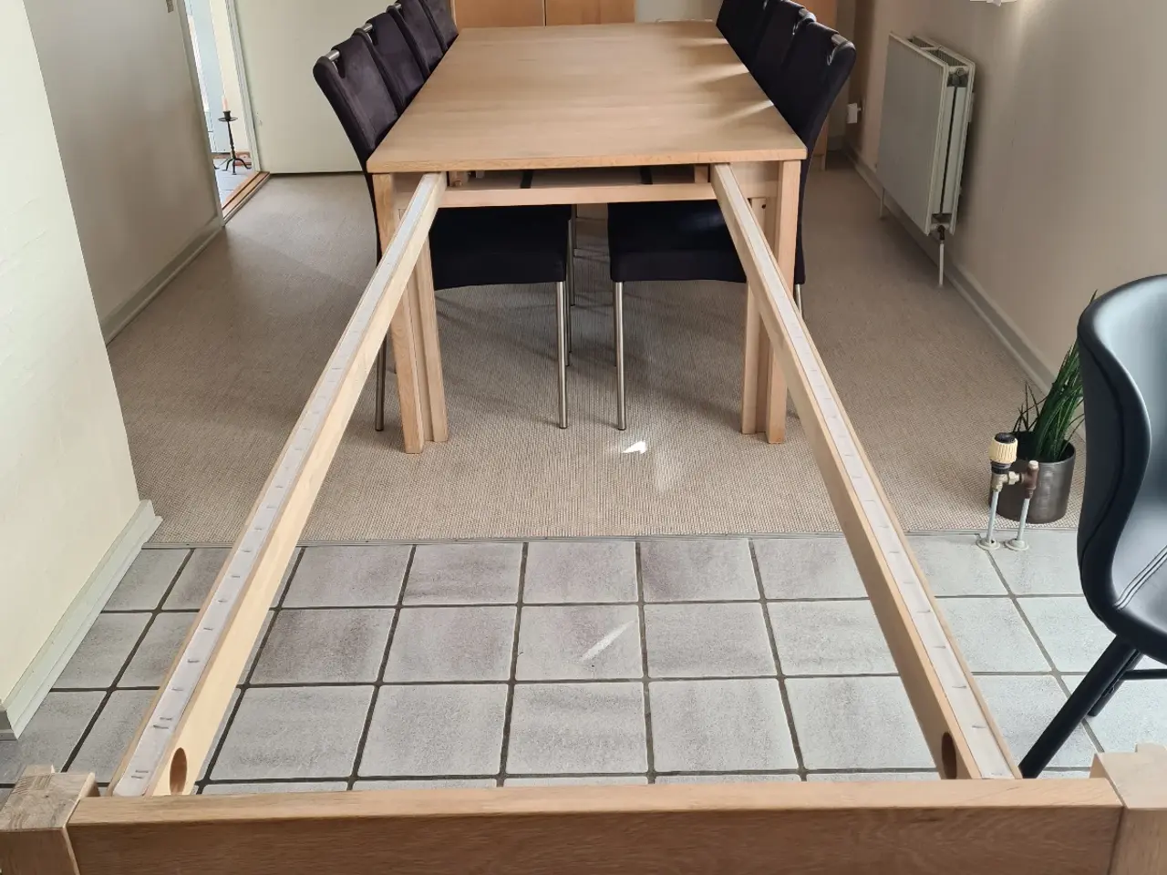Billede 2 - Spisebord og stole
