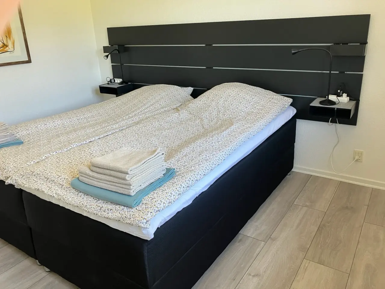 Billede 1 - 2 enkelt senge med magasin, gavl, madreser