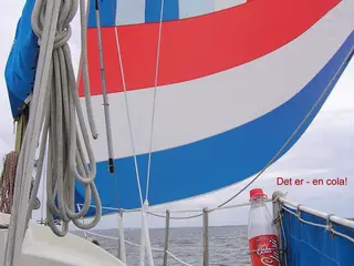 Danboat 29, sejlbåd ligger på land.