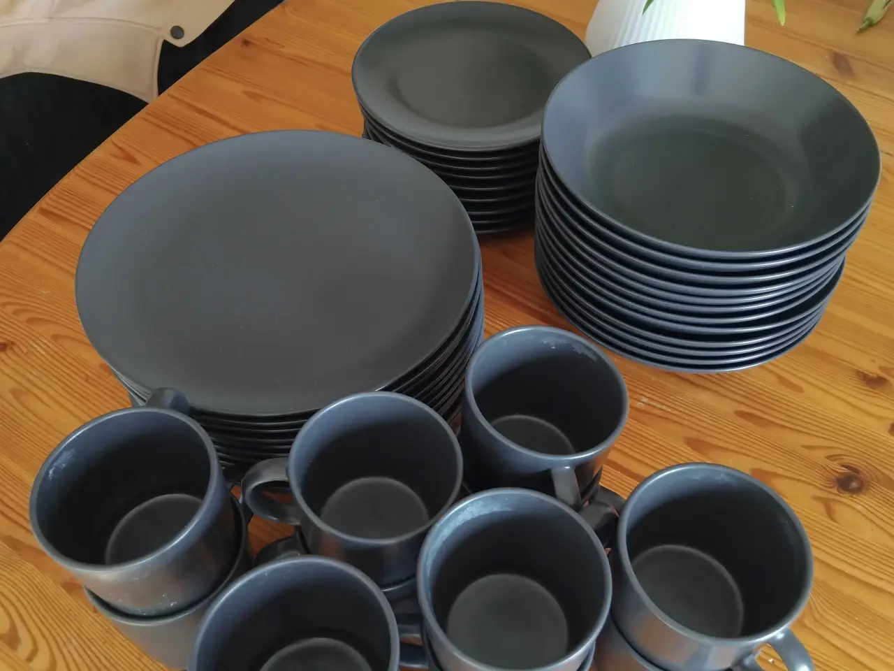 Billede 1 - Färgklar tallerkener samt kopper!