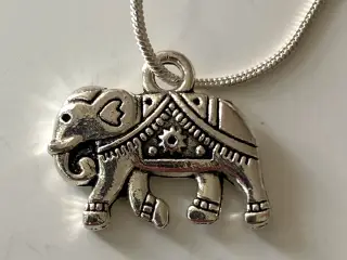 * Smuk halskæde med sød skøn elefant - i Tibetansk