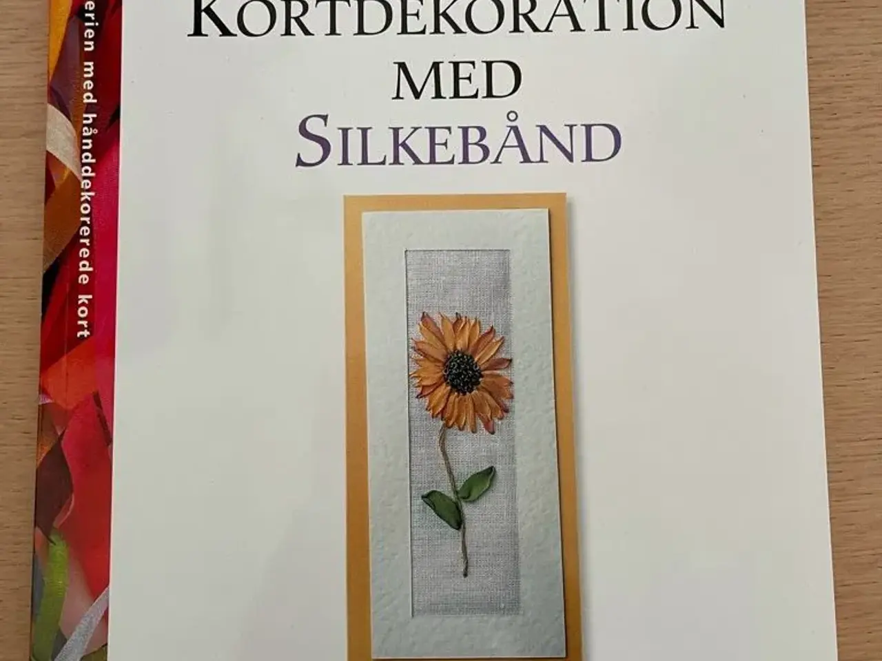 Billede 1 - Kortdekoration med silkebånd - bog
