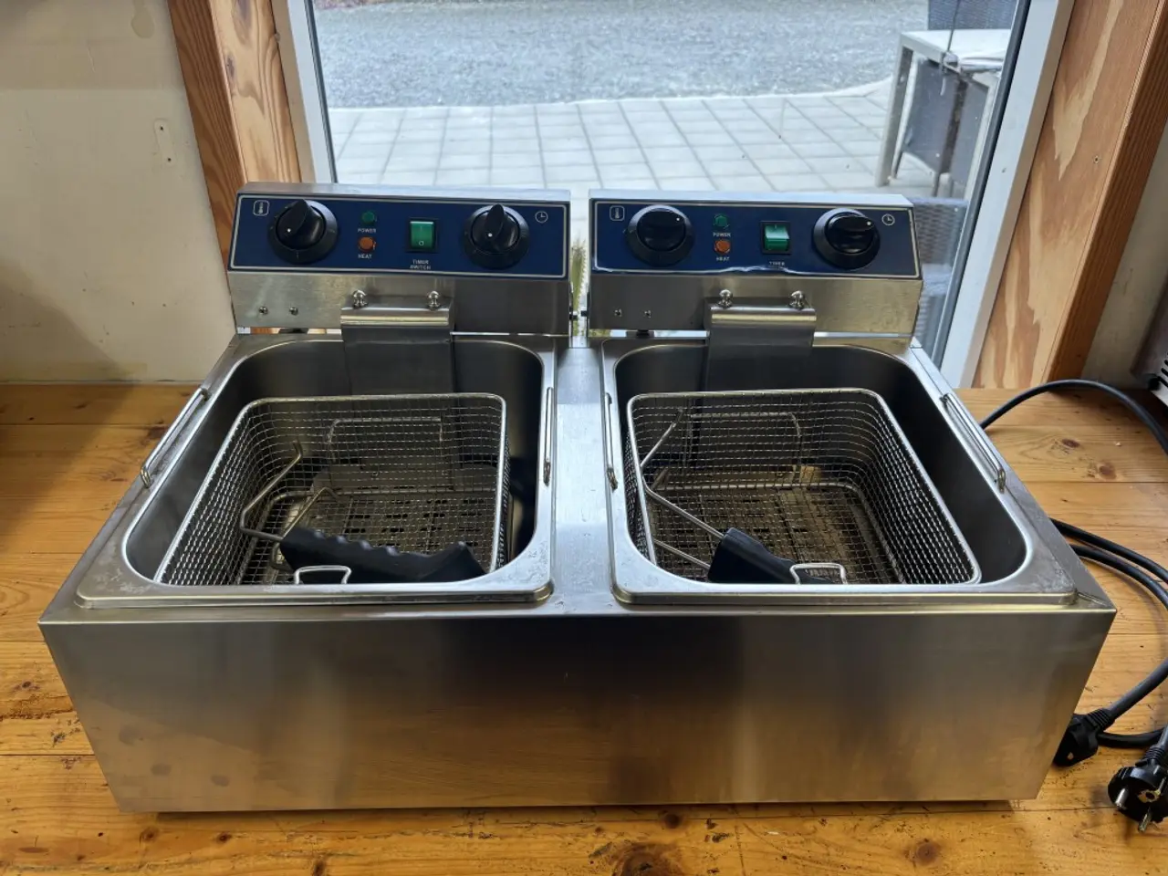 Billede 2 - Professionel dobbelt frituregryde WF-102. 2 x 10 l