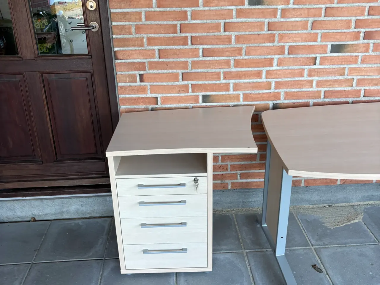 Billede 2 - Skrivebord med ekstra skuffekassete til