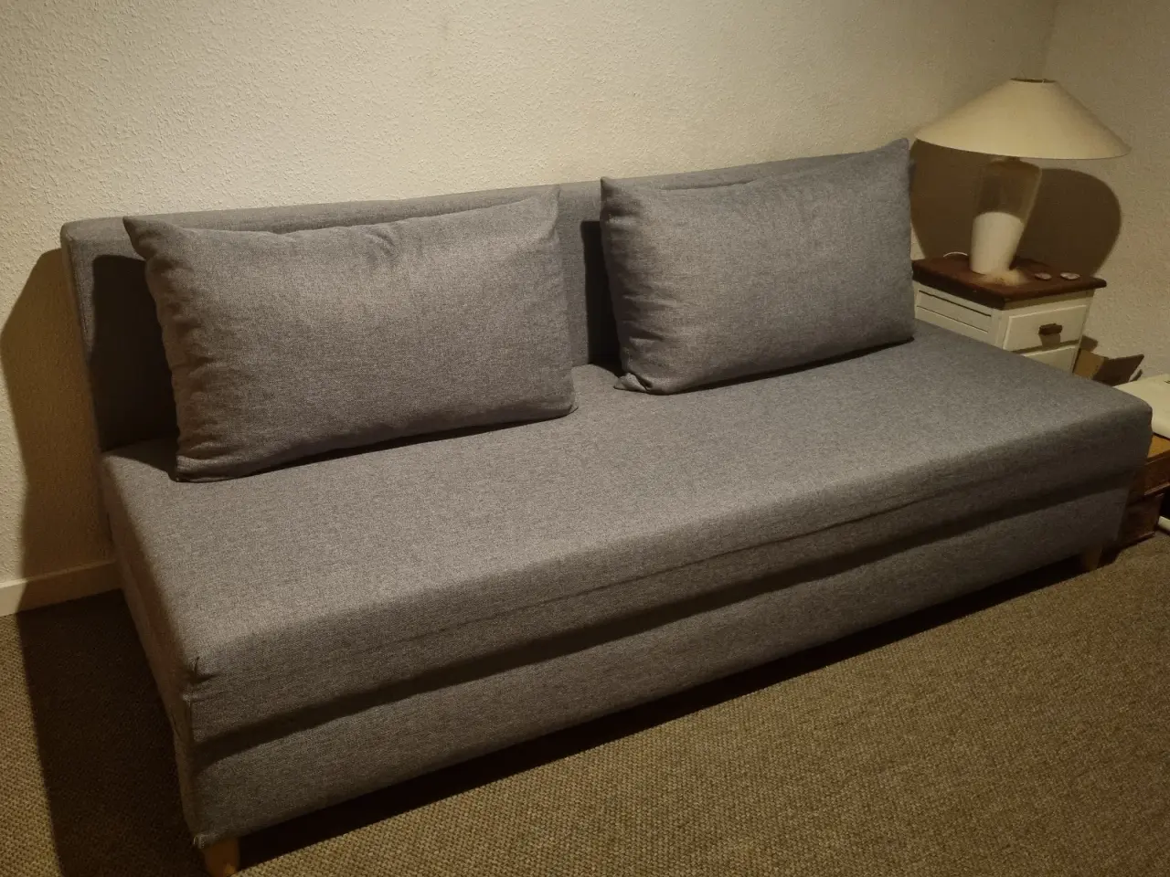 Billede 2 - Sovesofa med plads til opmagasinering.