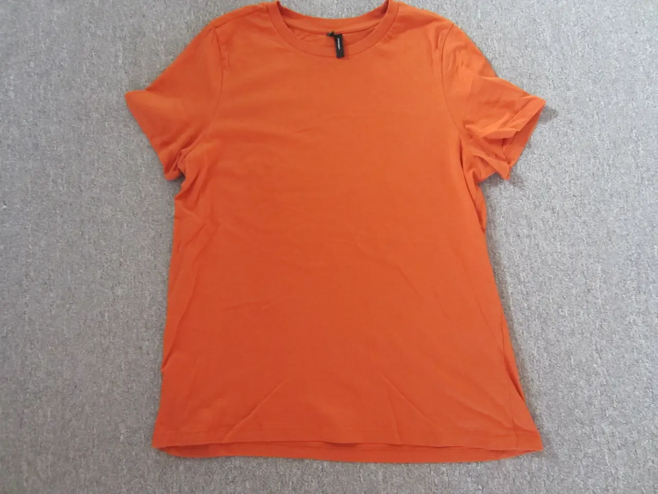 Billede 2 - T-shirt - Bluse Fra Vero Moda i str. M