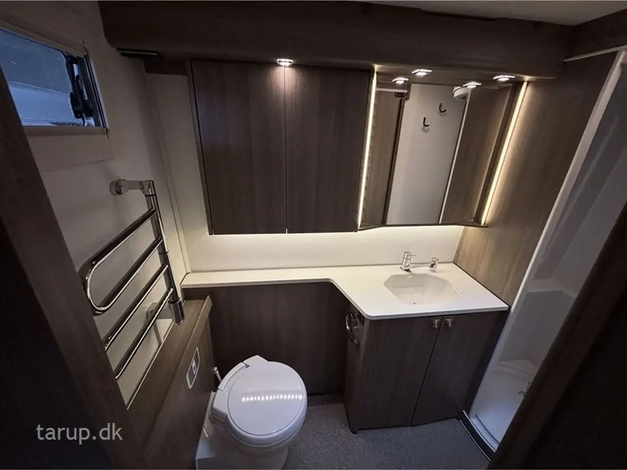 Billede 8 - 2017 - Kabe Imperial 740 TDL-U Isabella Commodore North inkl CarbonX stel, Thule fast monteret markise, Truma mover x4 motor, Dometic Aircon, Centralstøvsuger, Alde Centralvarme