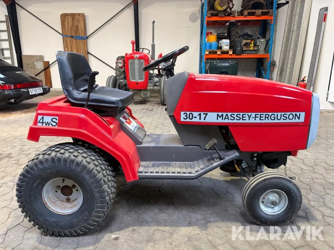 Billede 7 - Redskabsbærer Massey-Ferguson 30-17 med kost