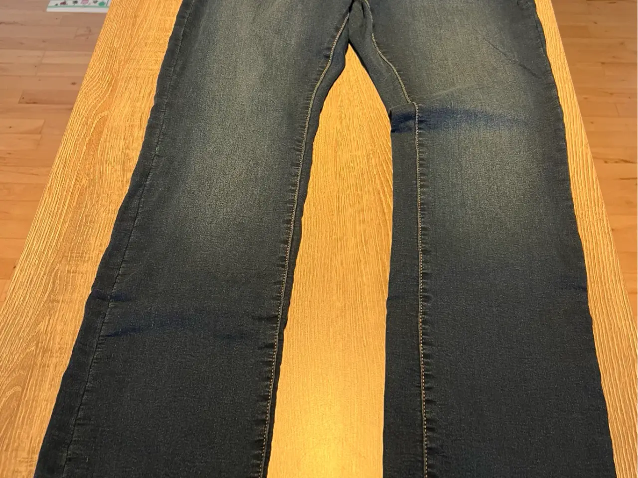 Billede 1 - Mørk denim jeans med stræk, str. 44