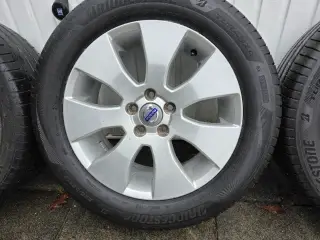 Volvo Alufælge 17 tommer med Sommer dæk.