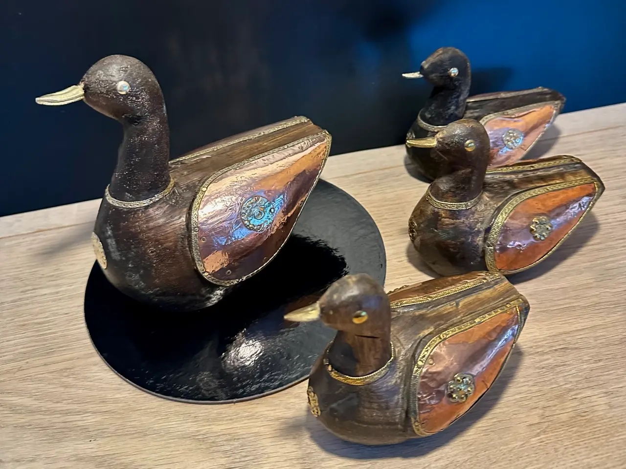 Billede 2 - Antikke håndskårede andefigurer sælges