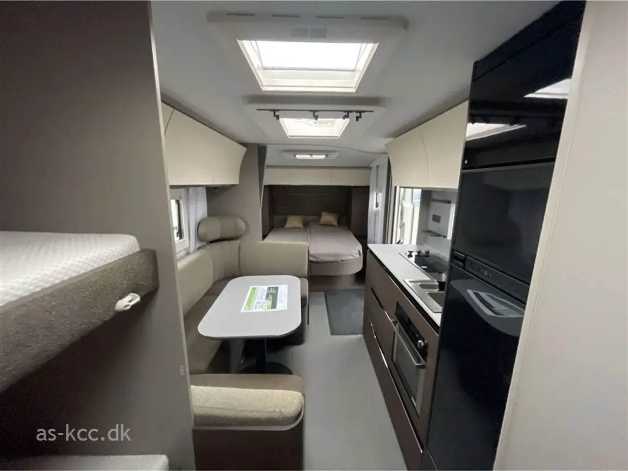 Billede 11 - 2022 - Adria Alpina 663 PT   Adria Alpina 663 PT årg. 2022 7 sovepladser, 6 siddepladser Isabella Commodore 3 m fortelt. Duo Control, Støttebensplader.