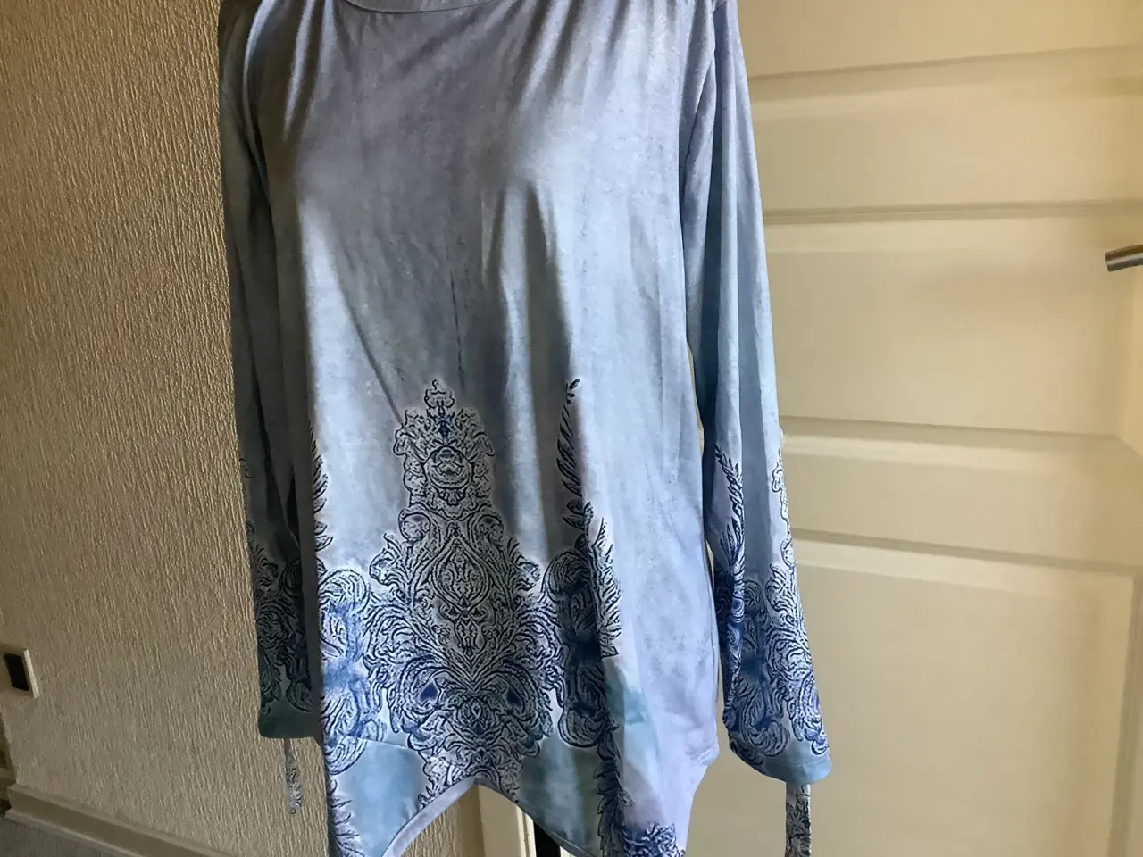 Billede 4 - Helt ny Smuk bluse str. 40