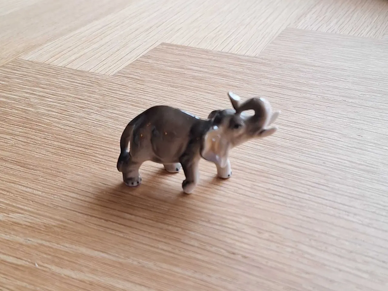Billede 2 - Porcelæns elefant