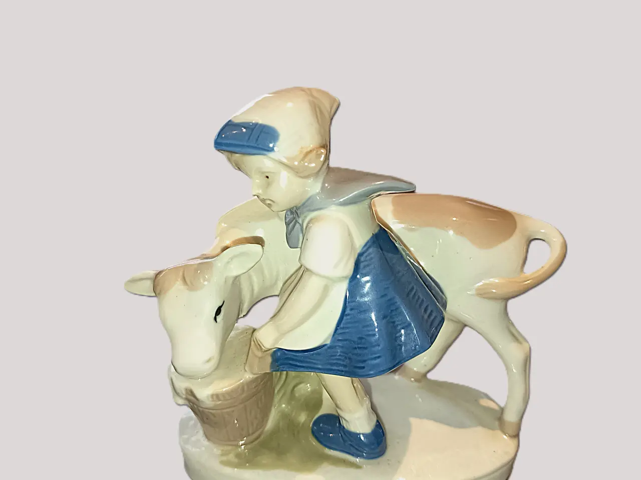 Billede 1 - Figur: Pige med kalv