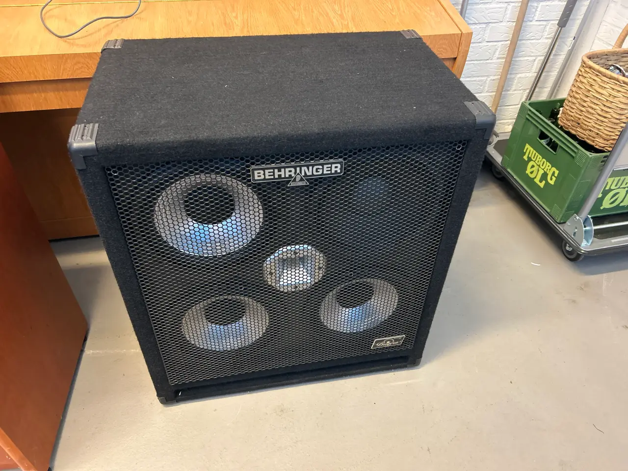 Billede 1 - Behringer Basanlæg/ baskabinet Ultrabass BA410