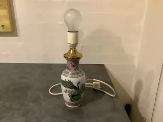 Kina bordlampe med skærm
