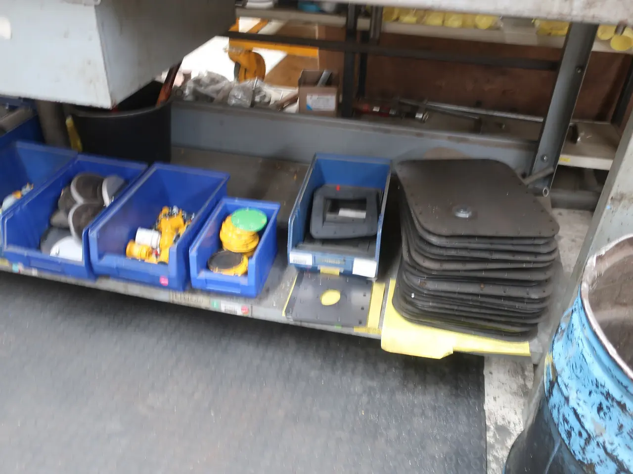 Billede 13 - Arbejdsbord med indhold