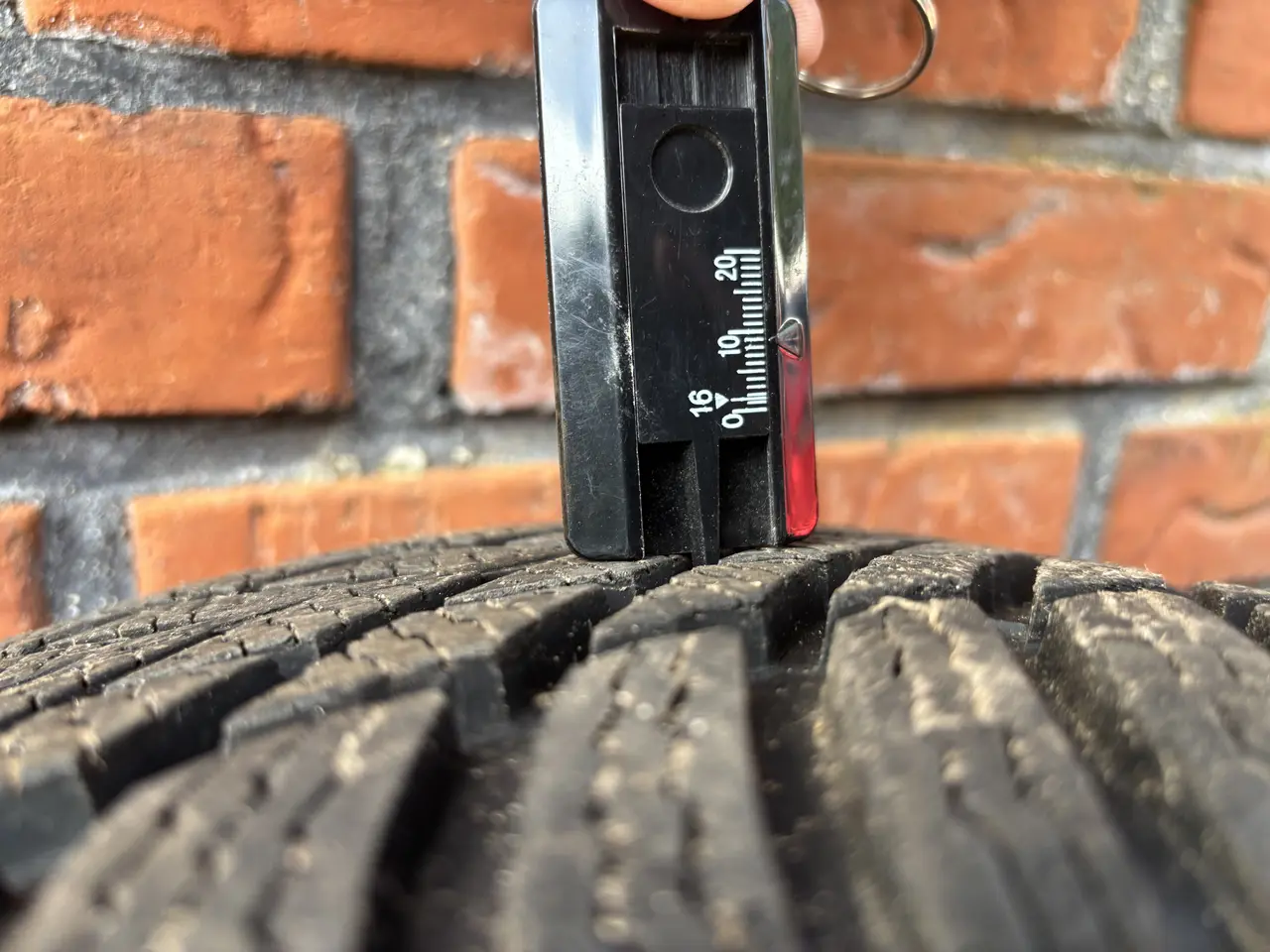 Billede 2 - 185/65R15 Nokian Snowproof 2 vinterdæk
