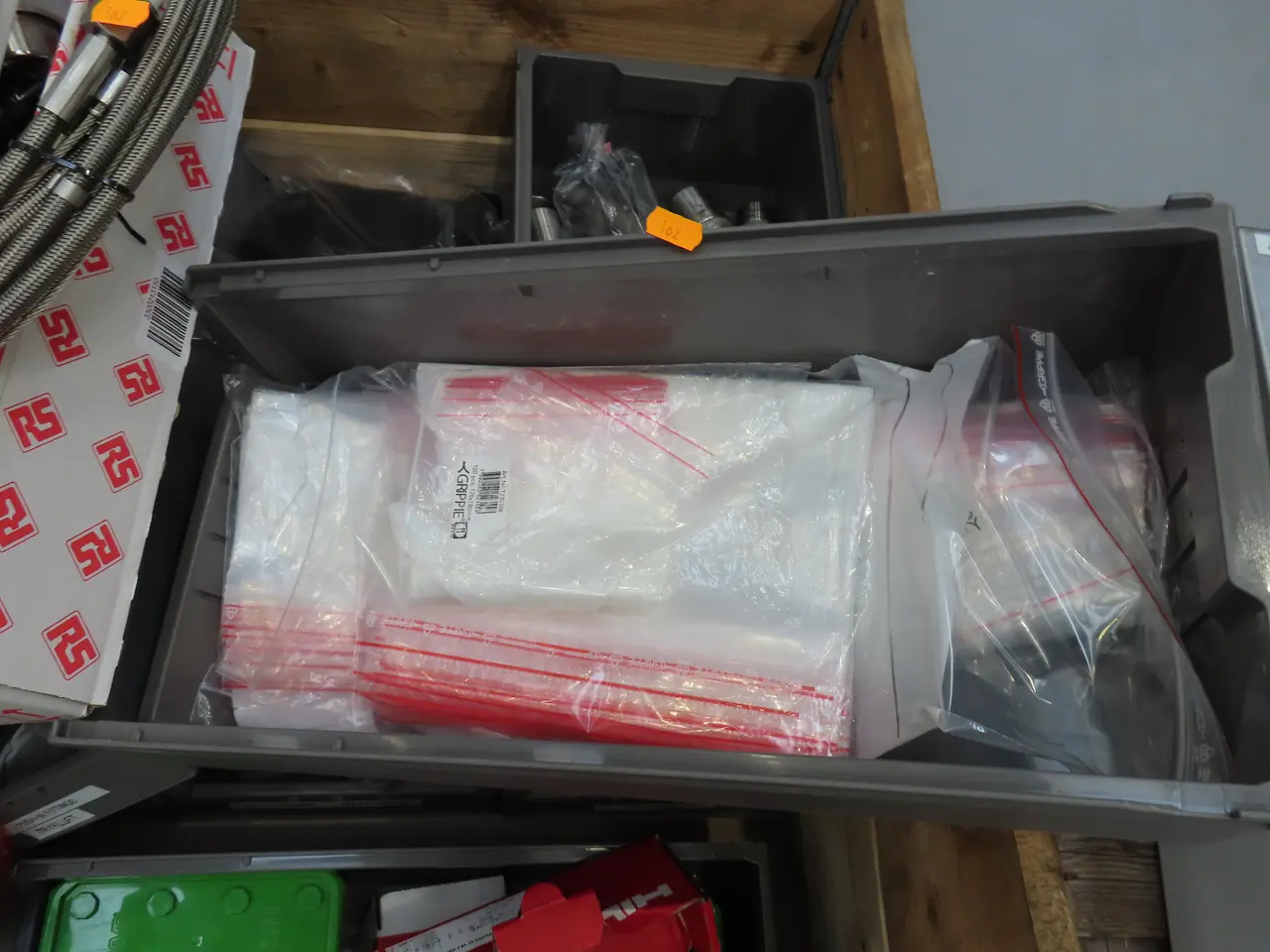 Billede 4 - Palle med div. fittings m.m.