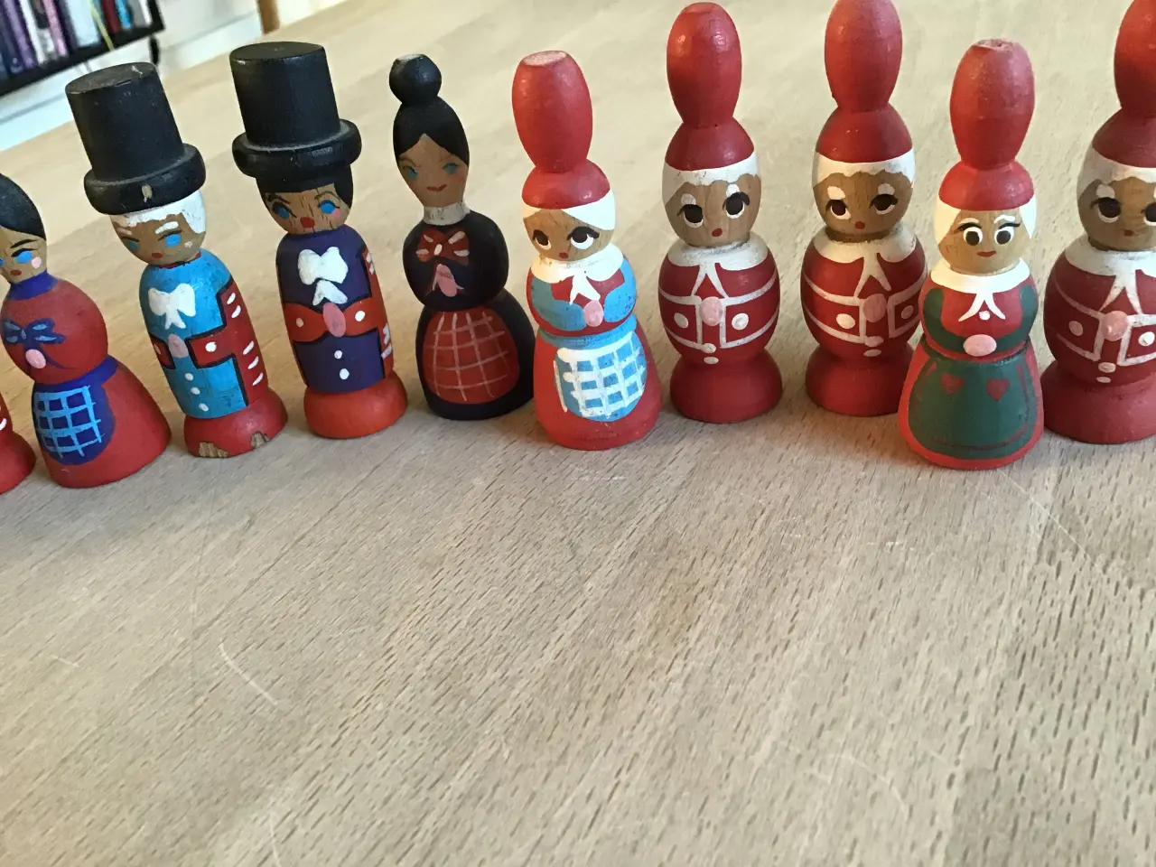 Billede 5 - Eigenbrod små træfigurer/ nisset. Pr stk 55kr