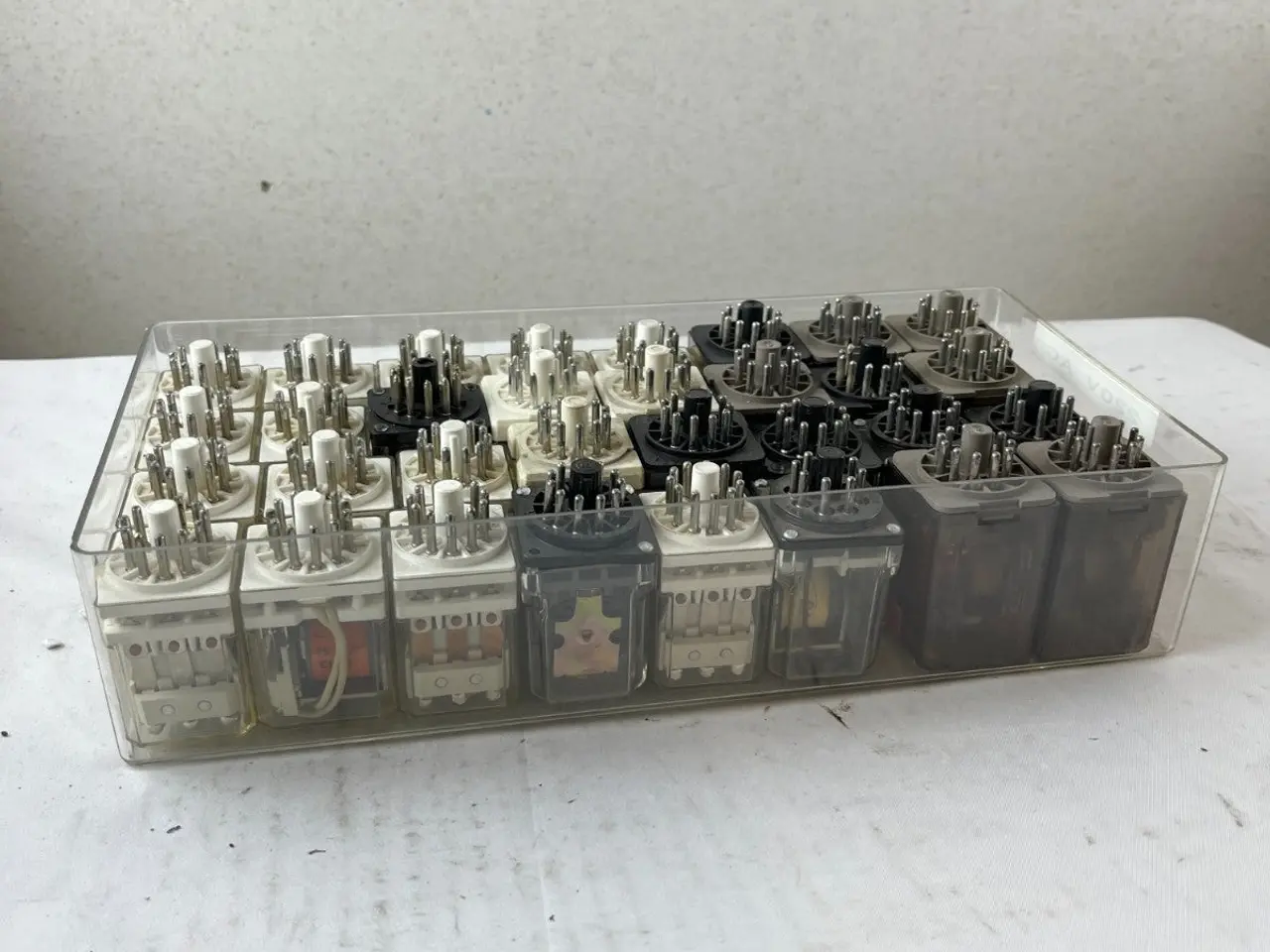 Billede 5 - Schrack MT323024 24V Plug-In relæ parti 32 stk. +