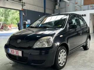 82.000km og nysynet Toyota Yaris 1.4