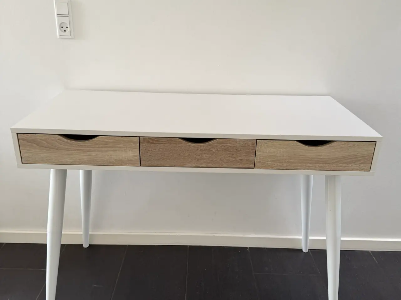Billede 1 - Skrivebord næsten som ny