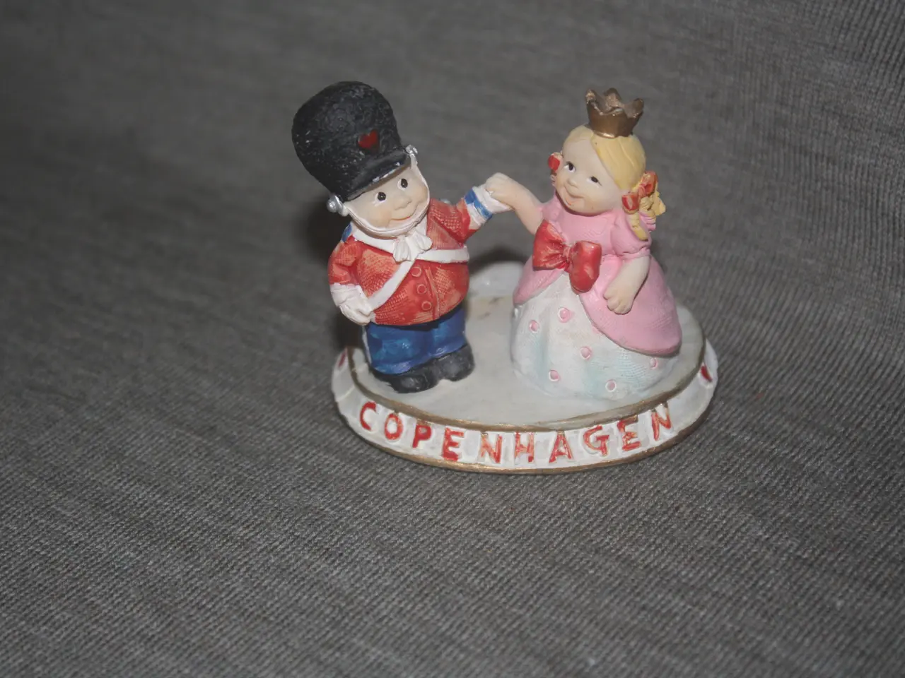 Billede 1 - Copenhagen Denmark souvenir figur højde 6 cm