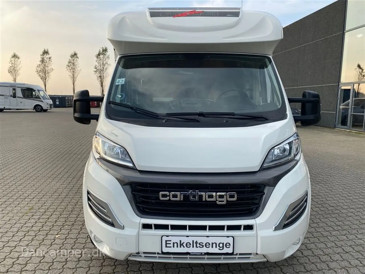 Billede 5 - 2016 - Carthago c-tourer T143 LE Luksus camper - med enkeltsenge og automatgear.