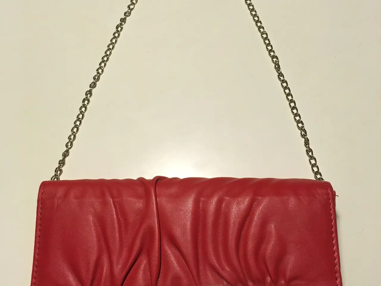 Billede 5 - Rød taske Clutch fra Ichi i slangeskinds look