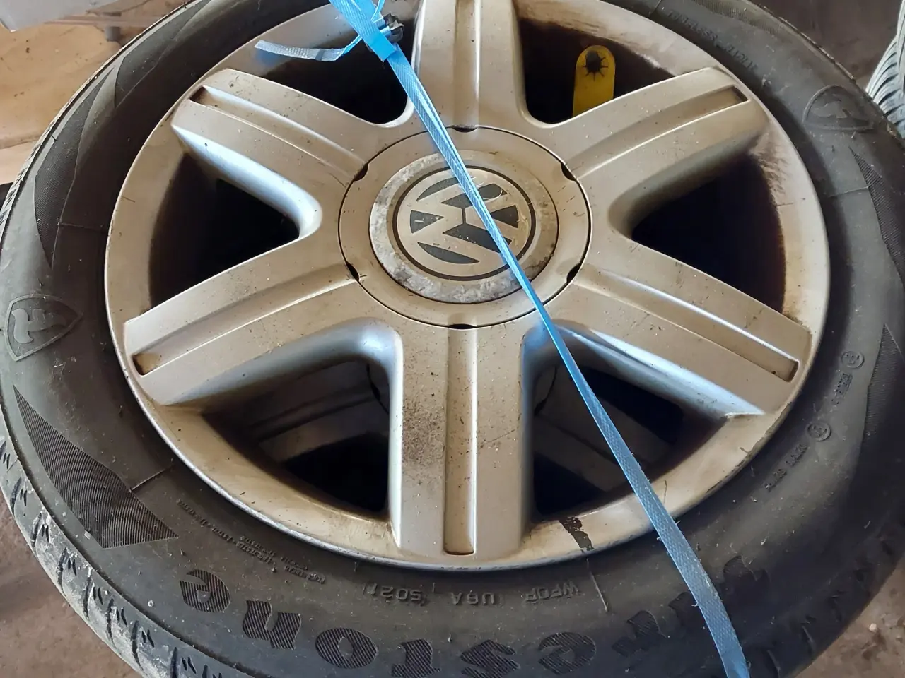 Billede 1 - Sommerdæk på alu. fælge fra VW Turan