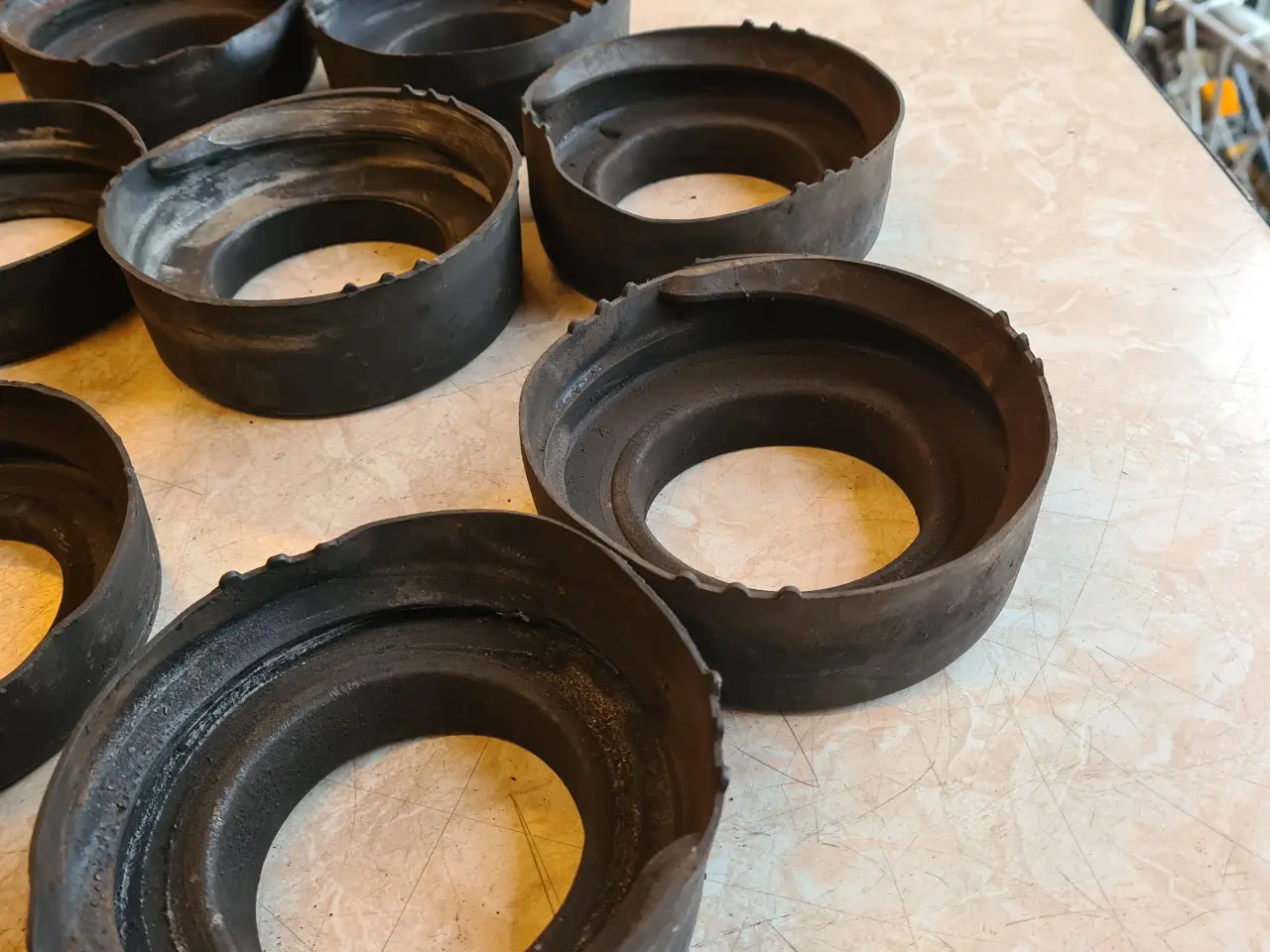 Billede 2 - Gummi underlag til for + bagfjedre