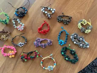 Nye knyttede armbånd
