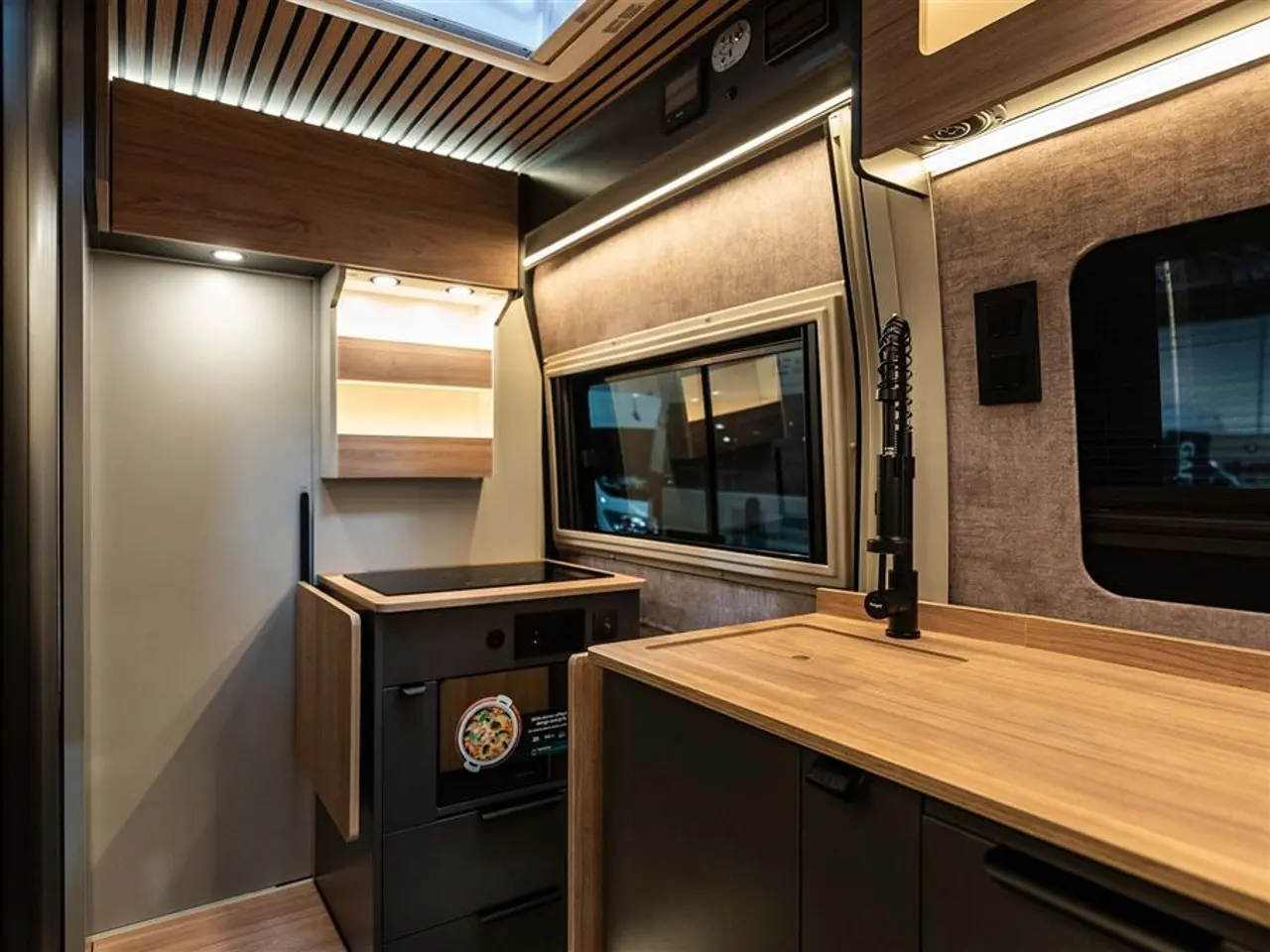 Billede 3 - 2027 - Nomade Nation Space S STEALTH VAN MED LOUNGE I SKANDINAVISK DESIGN