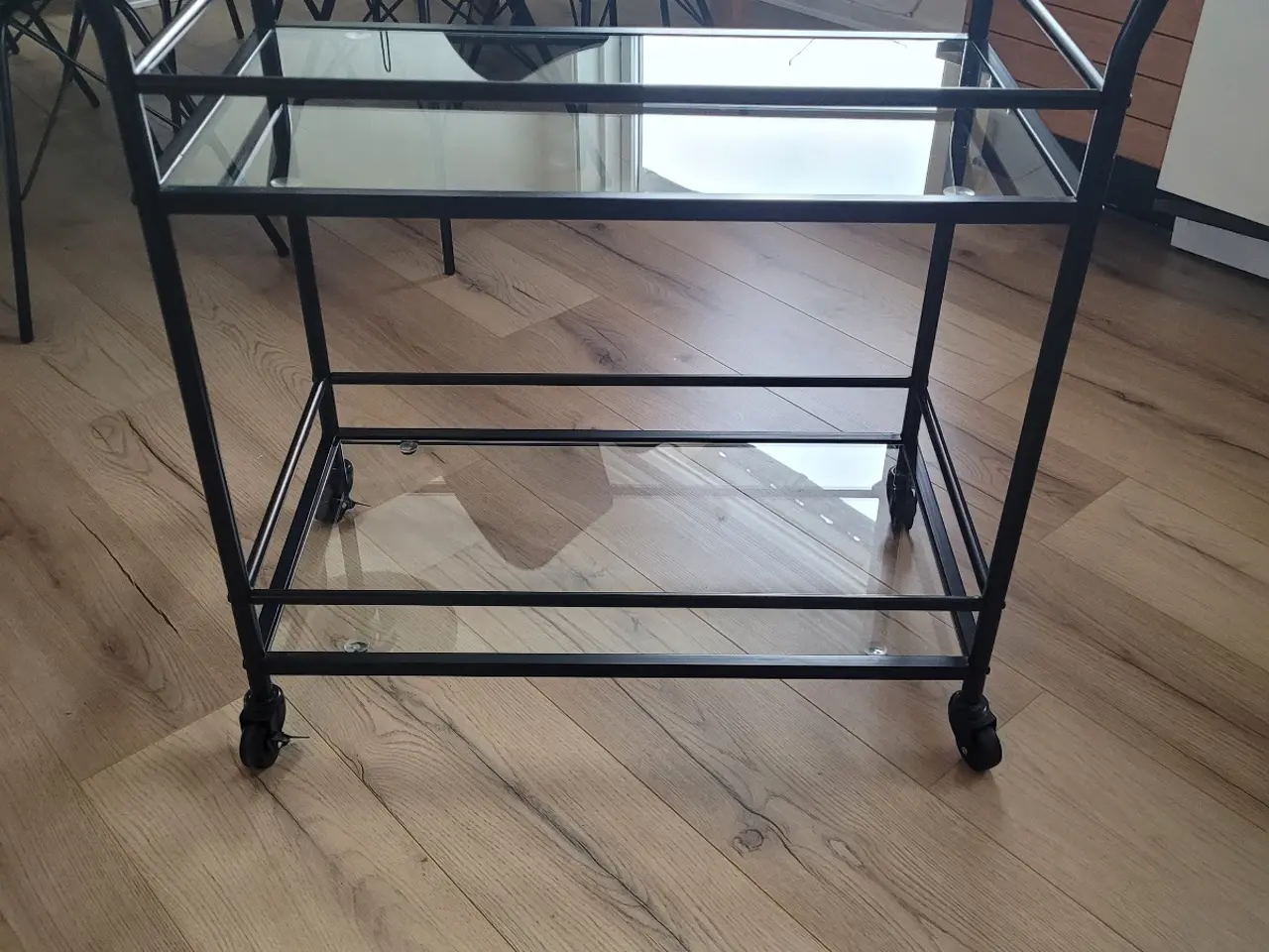 Billede 3 - Sort rullebord med 2 glasplader