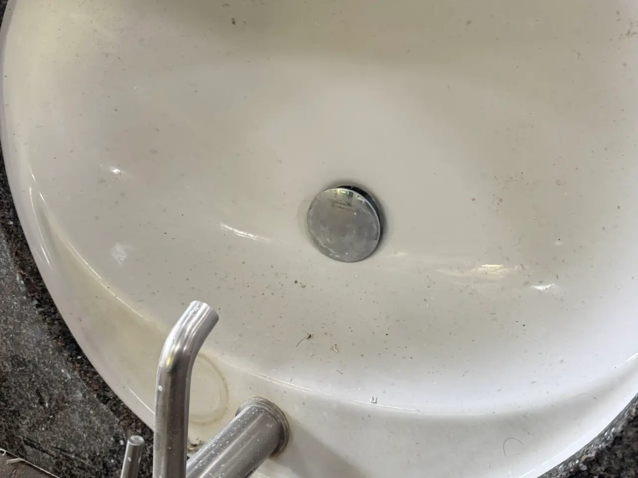 Billede 2 - Granit bordplade med vask og blandingsbatterier 
