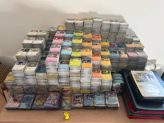 100 Forskellige Pokemon Kort med 15 Glimmer og EX
