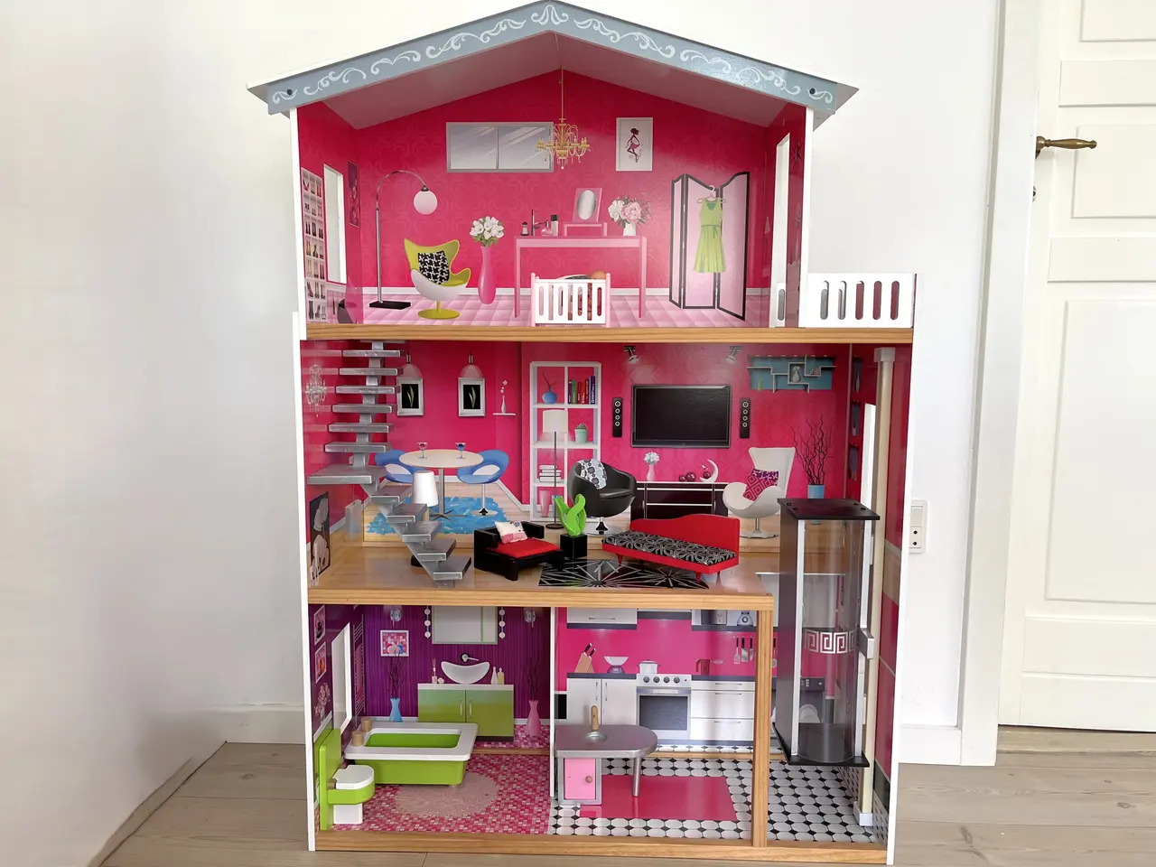 Billede 1 - Barbiedukkehus med møbler