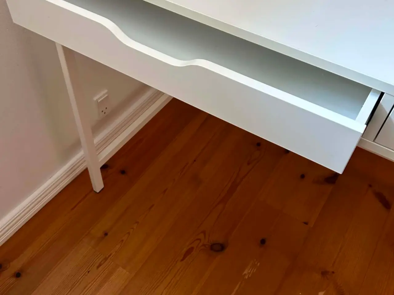 Billede 2 - Bortgives: Alex IKEA skrivebord