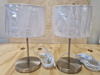 2 klassiske bordlamper